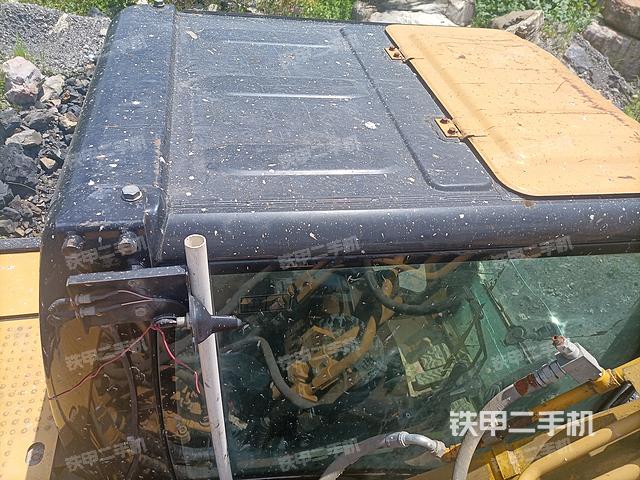 驾驶室顶部（整机外观）