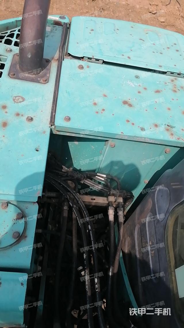 回转马达和主控阀（整机外观）