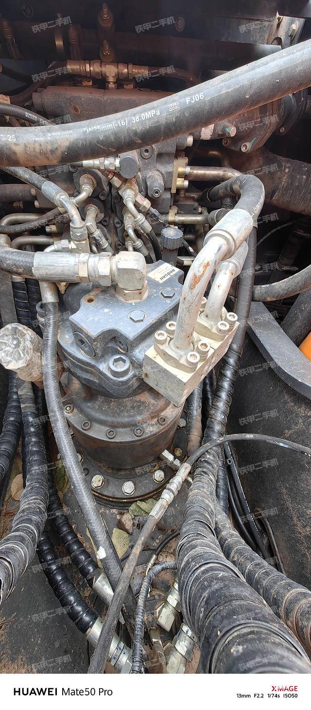 回转马达和主控阀（整机外观）