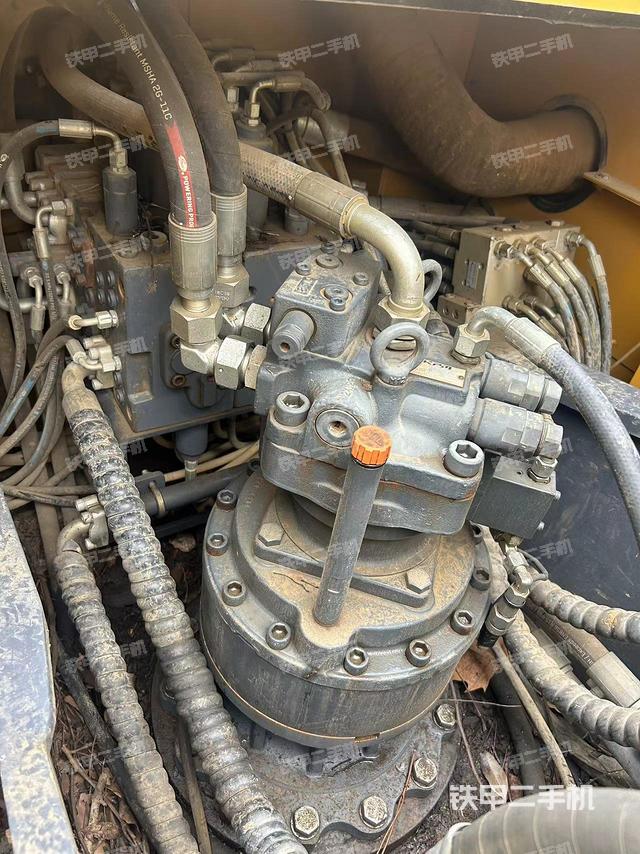 回转马达和主控阀（整机外观）