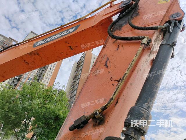 小臂整体左后（工作和回转装置）