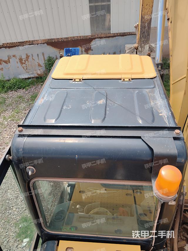 驾驶室顶部（整机外观）