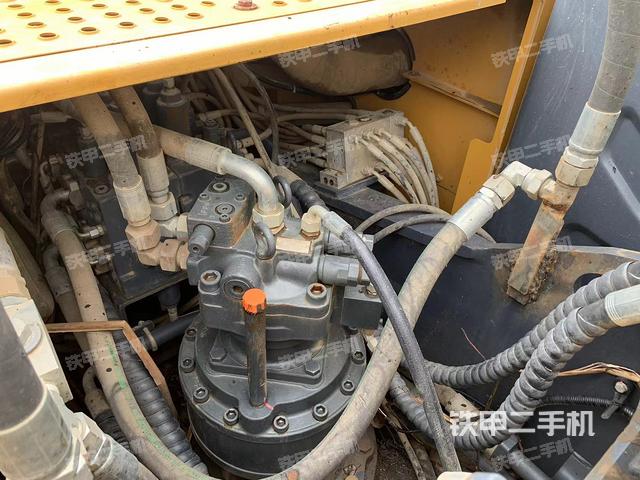 回转马达和主控阀（整机外观）