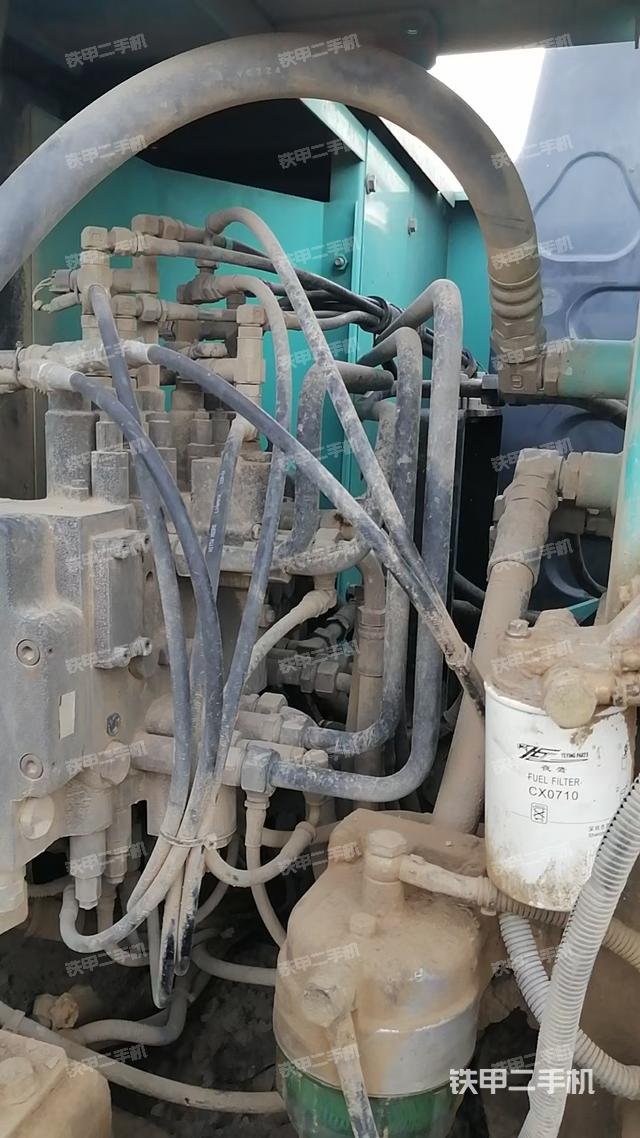 液压泵舱室正面整体（整机外观）