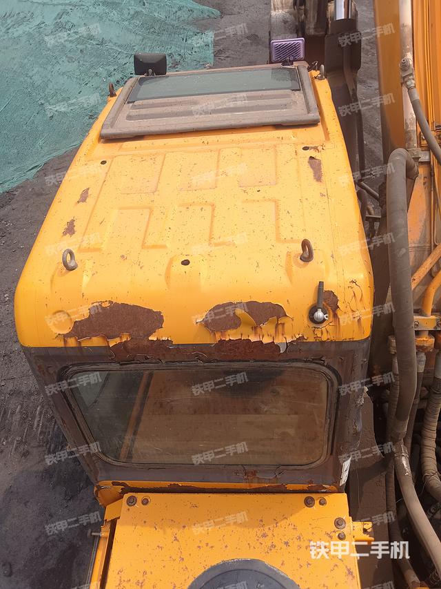 驾驶室顶部（整机外观）