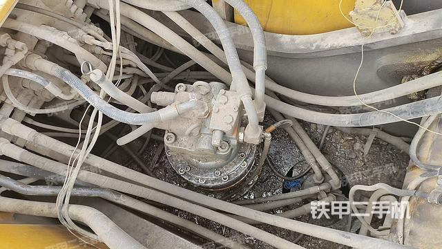 回转马达和主控阀（整机外观）