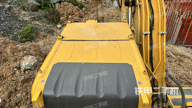 驾驶室顶部（整机外观）