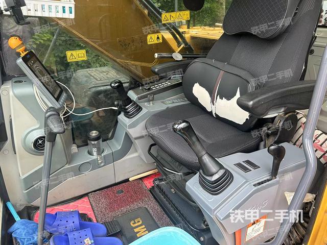 驾驶室整体（整机外观）