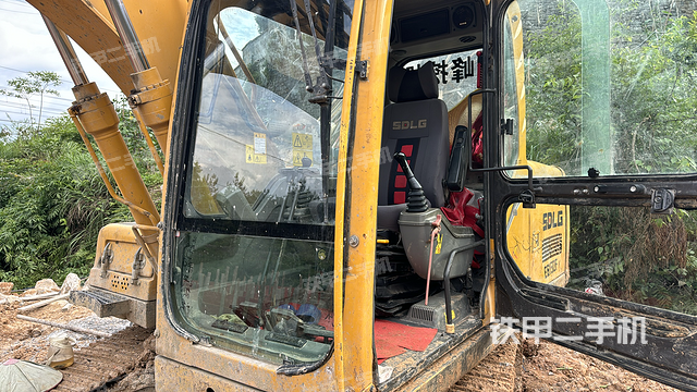 驾驶室整体（整机外观）