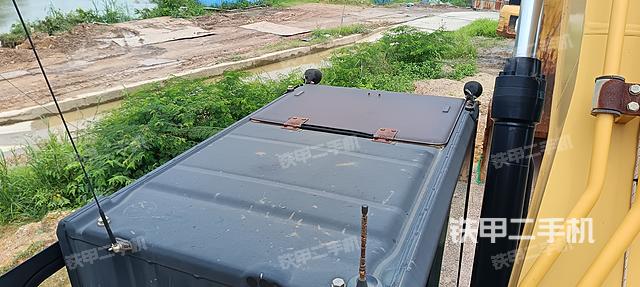 驾驶室顶部（整机外观）