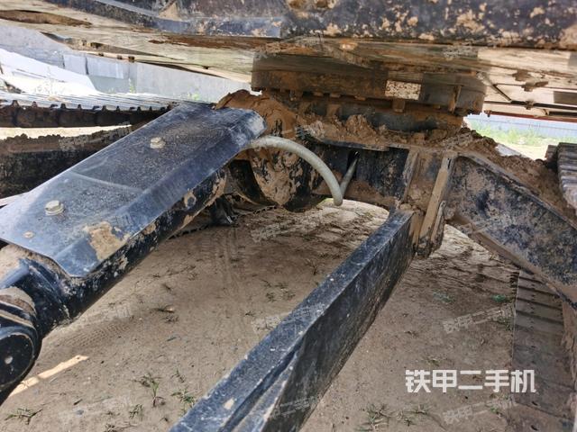 轉(zhuǎn)盤和下車架正前（工作和回轉(zhuǎn)裝置）