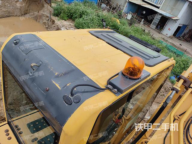 驾驶室顶部（整机外观）