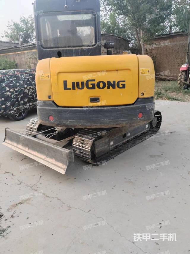 驾驶室顶部（整机外观）