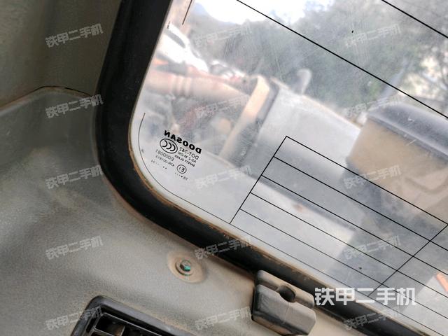 后窗玻璃角标（驾驶室部分）