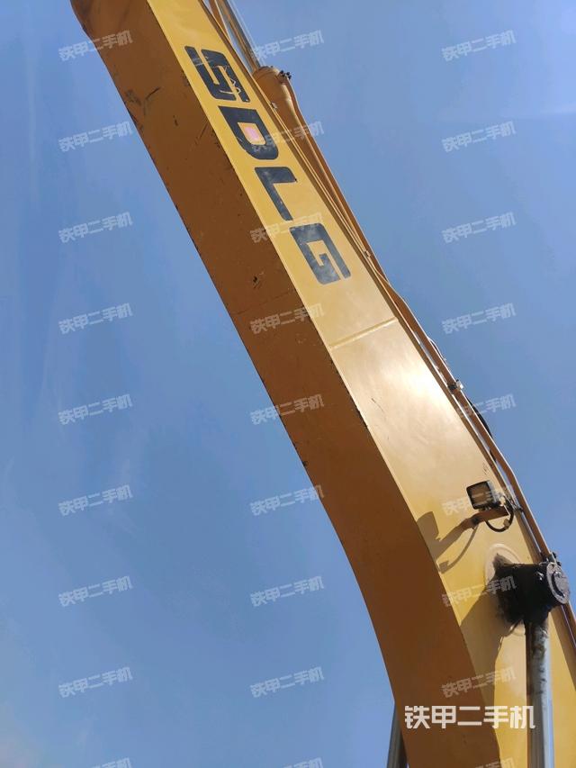 大臂整体 右侧（工作和回转装置）