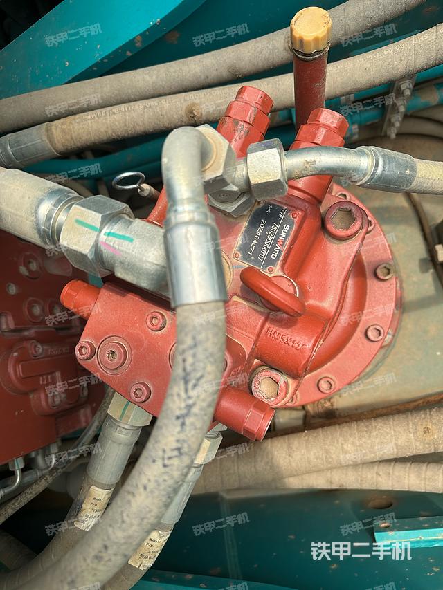 回转马达和主控阀（整机外观）