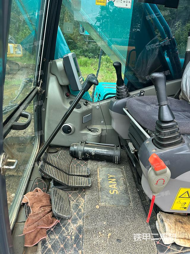 驾驶室整体（整机外观）