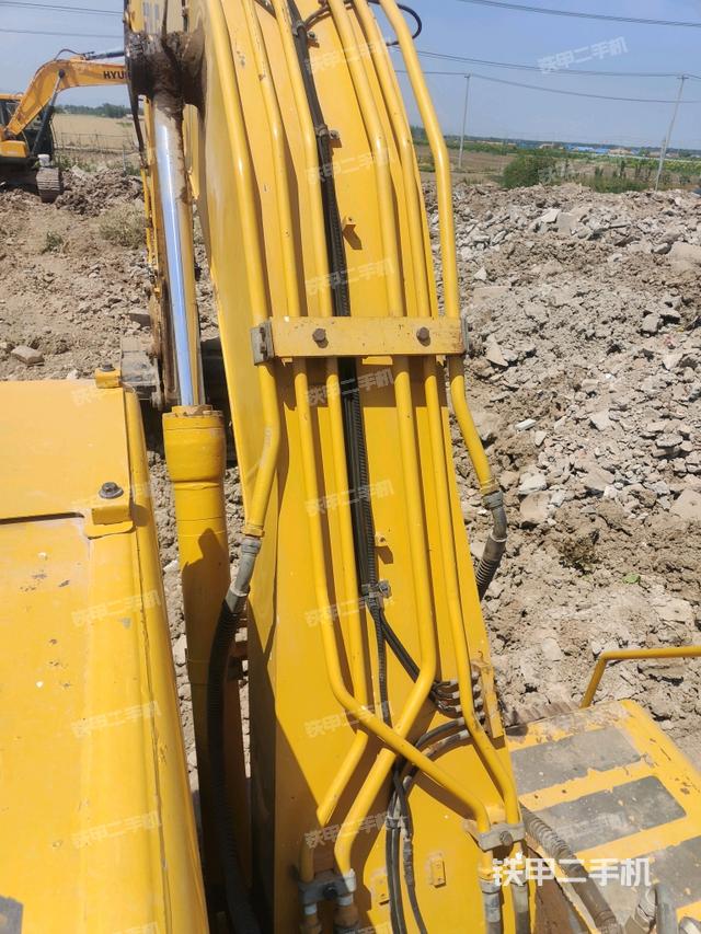 大臂背部俯视(工作和回转装置) 大臂背部俯视(工作和回转装置)