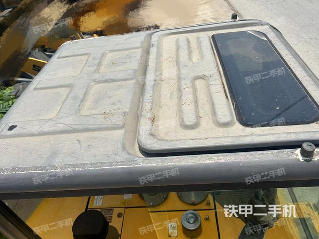 驾驶室顶部（整机外观）