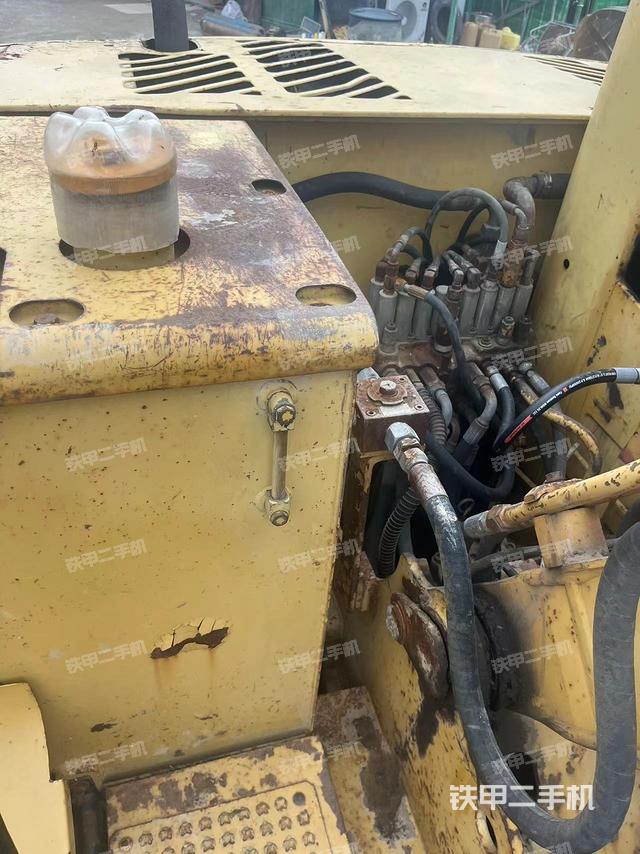 回转马达和主控阀（整机外观）