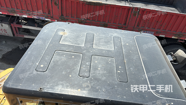 驾驶室顶部（整机外观）