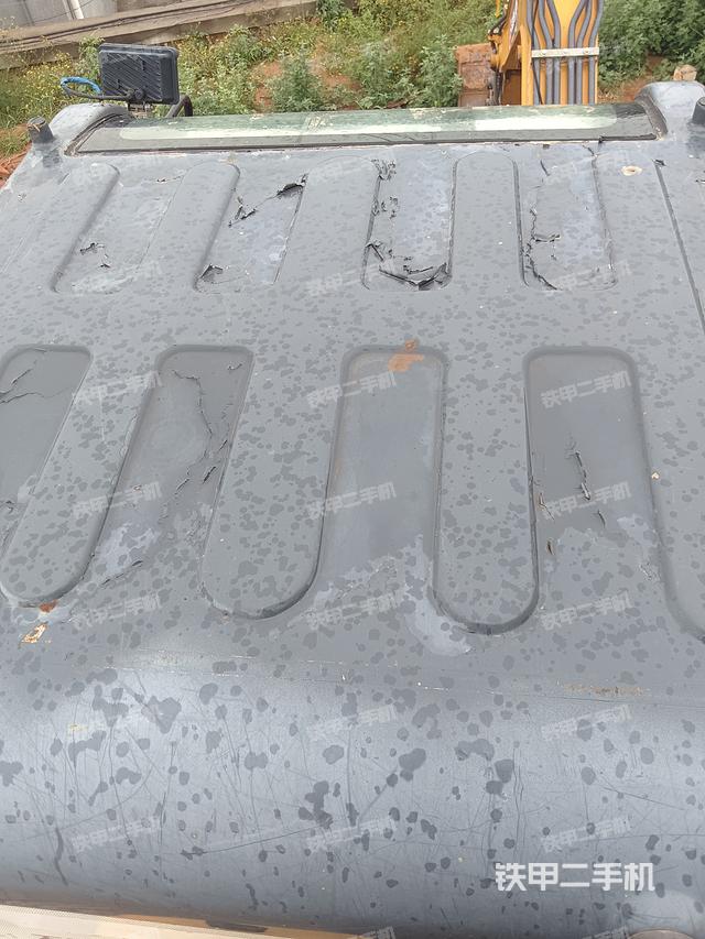 驾驶室顶部（整机外观）