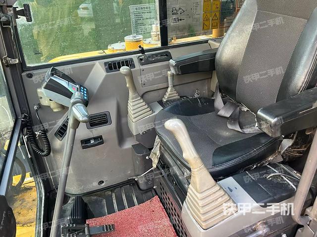 驾驶室整体（整机外观）