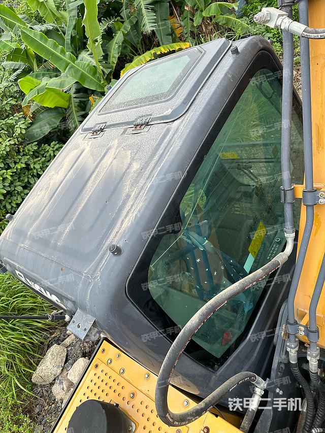 驾驶室顶部（整机外观）