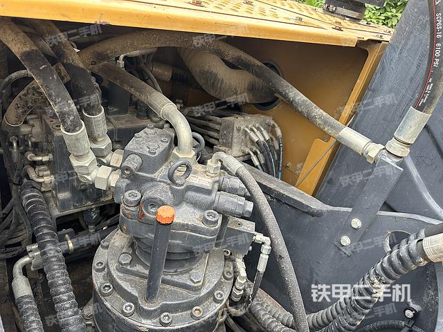 回转马达和主控阀（整机外观）