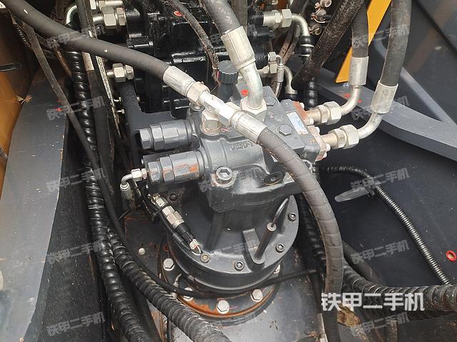 回转马达和主控阀（整机外观）