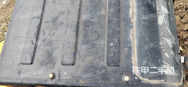 驾驶室顶部（整机外观）