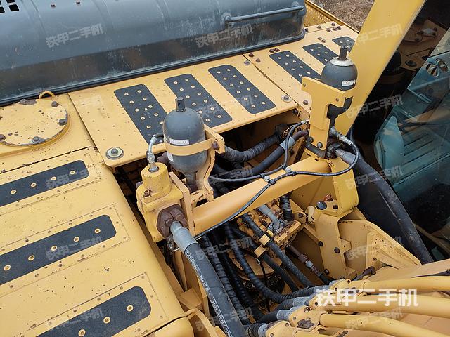 回转马达和主控阀（整机外观）