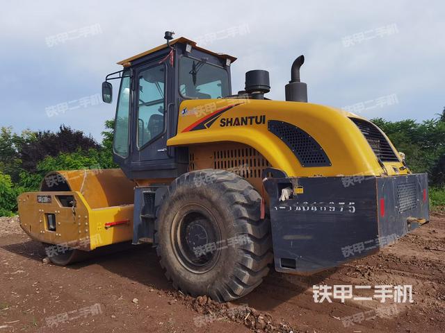 整机左侧（设备外观及核心部件）