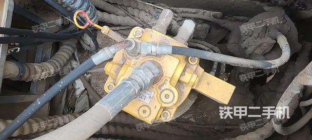 回转马达和主控阀（整机外观）