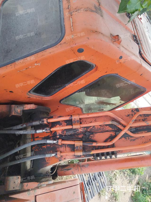 驾驶室顶部（整机外观）