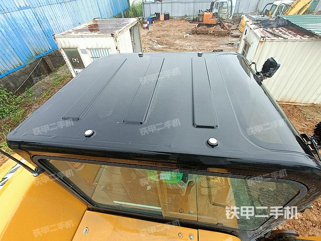 驾驶室顶部（整机外观）