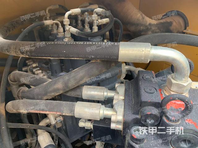 回转马达和主控阀（整机外观）