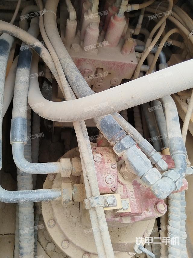 回转马达和主控阀（整机外观）