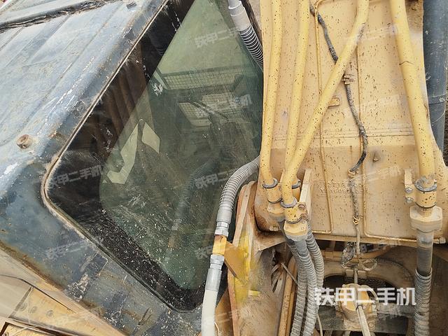 驾驶室顶部（整机外观）