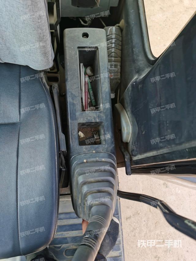 座椅左側(cè)控制臺(tái)/音響/含左手柄（駕駛室部分）