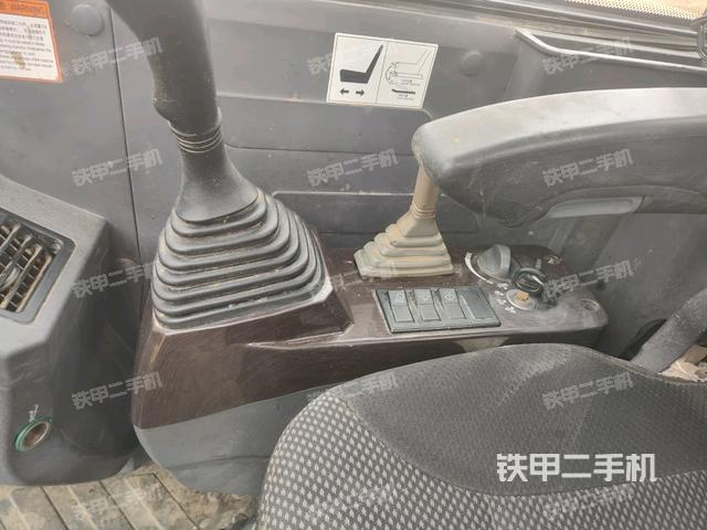 座椅右側(cè)控制臺/鑰匙門/油門/含右手柄（駕駛室部分）