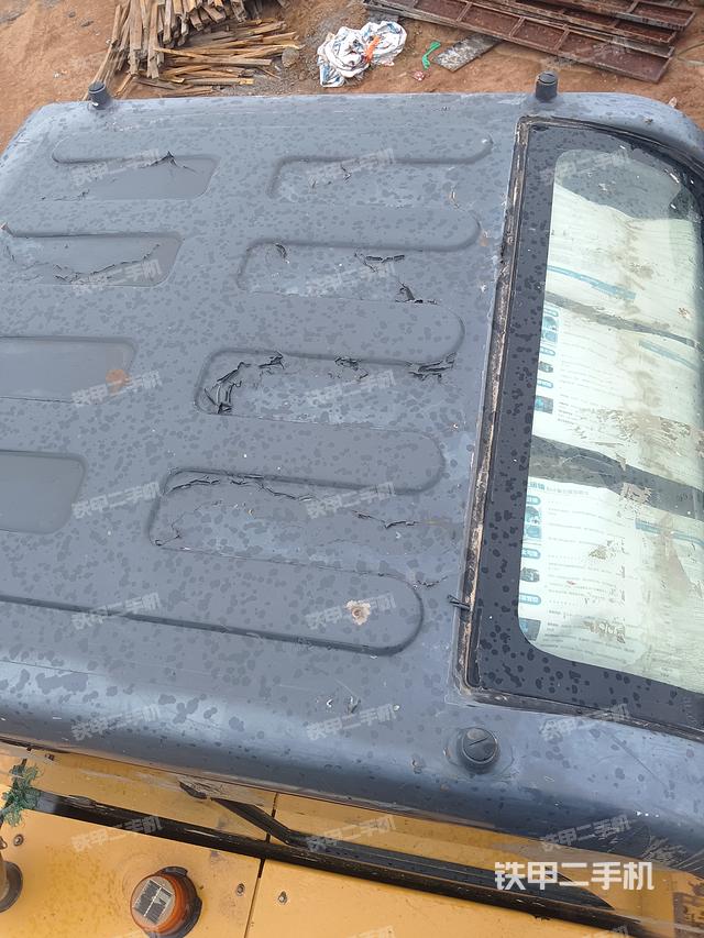 驾驶室顶部（整机外观）