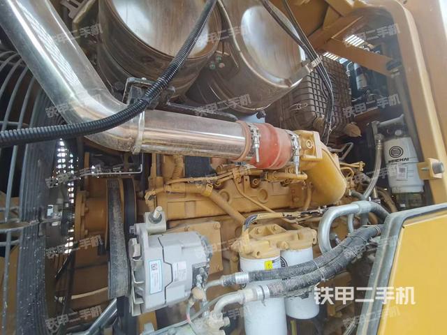 发动机右侧（整机外观及大件）