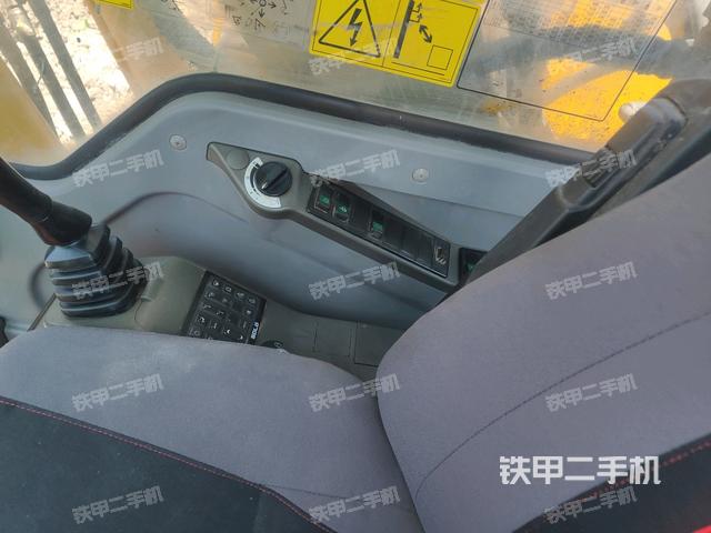 座椅右侧控制台/钥匙门/油门/含右手柄（驾驶室部分）