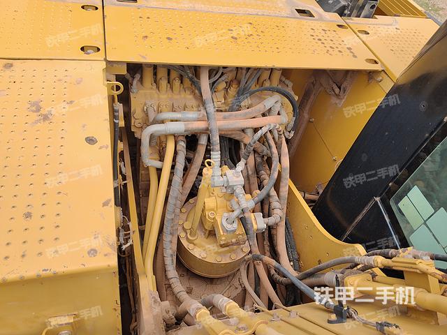 回转马达和主控阀（整机外观）