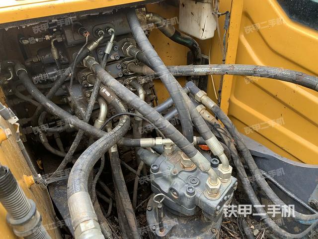 回转马达和主控阀（整机外观）