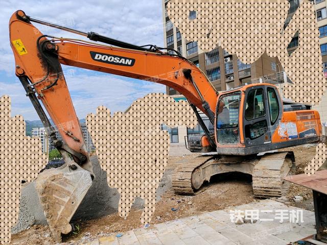 斗山DX215-9C挖掘机