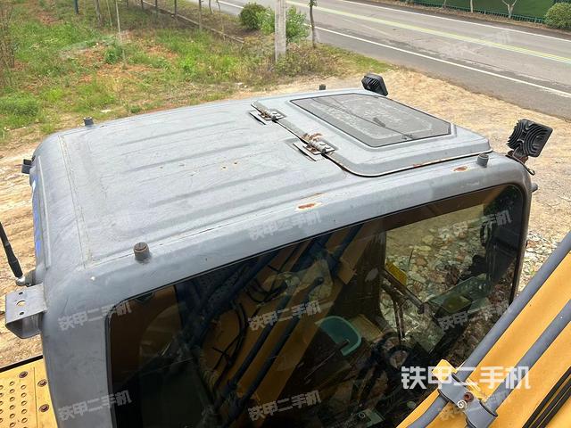 驾驶室顶部（整机外观）