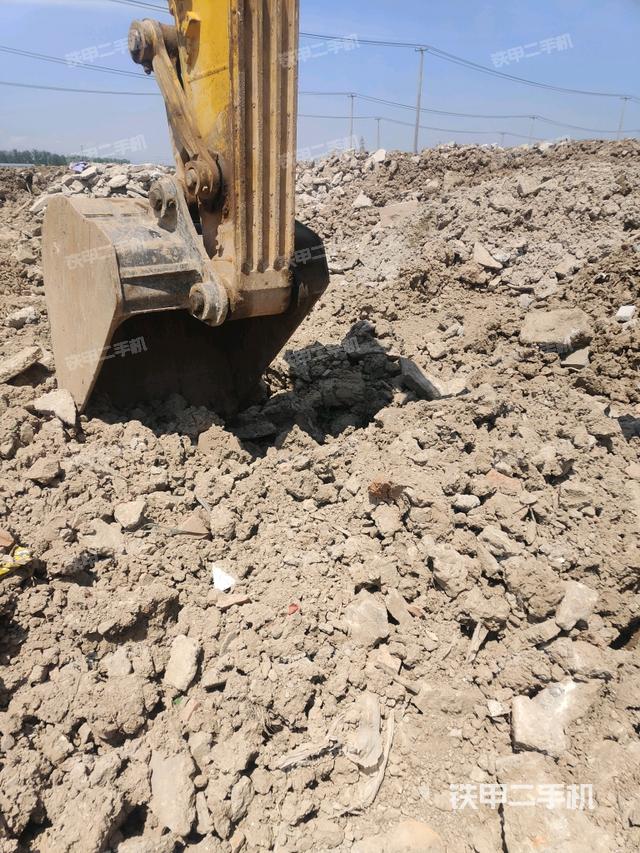 铲斗右后整体(工作和回转装置) 铲斗右后整体(工作和回转装置)