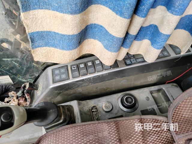 座椅右侧控制台/钥匙门/油门/含右手柄（驾驶室部分）